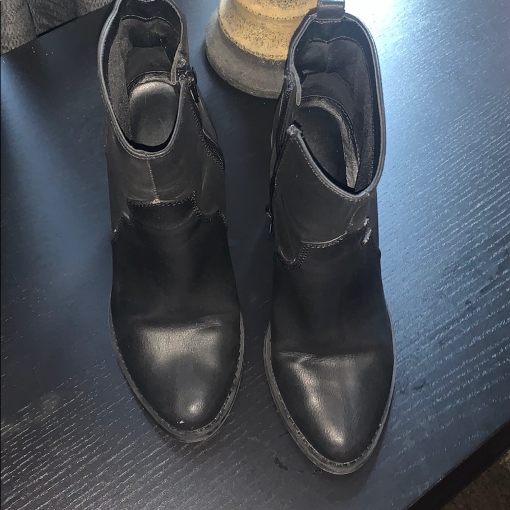 Black Mid booties